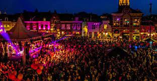 Ontdek de Betovering van Het Evenement: Een Samenkomst om te Vieren