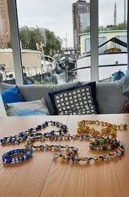 Ontdek de Kunst van Glaskralen Maken tijdens Onze Workshop